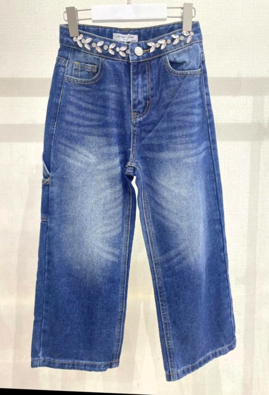 Jeans met steentjes op de taille