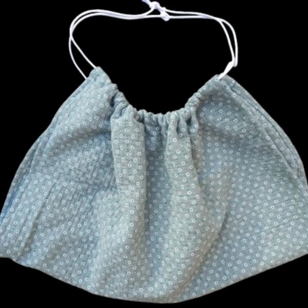 Weegdoek oudgroen met witte bloemetjes